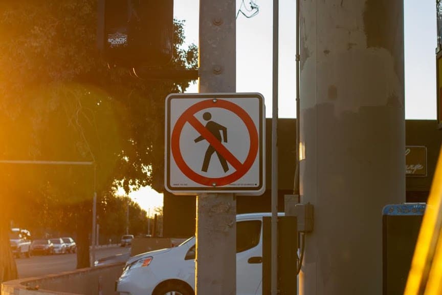 Dallas, TX – Pedestrian Fatally Injured in Streetcar Crash on S Houston St