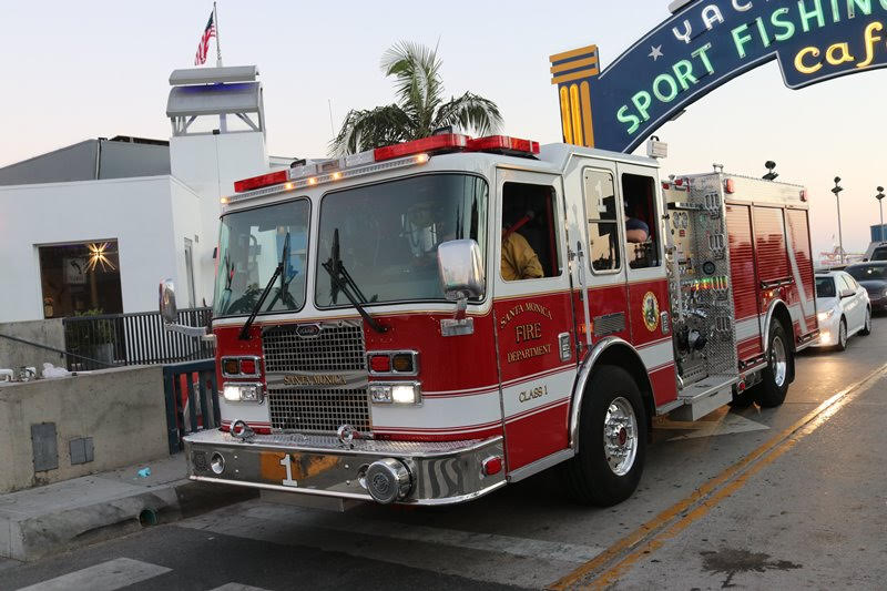 Austin, TX - Firefighter Hurt Responding to Fire at Casulo Hotel